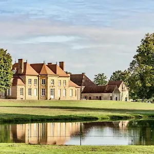 splendide-chateau-du-xvii-piscine-parc-de-lamas.hotels-rhonealpes.com/